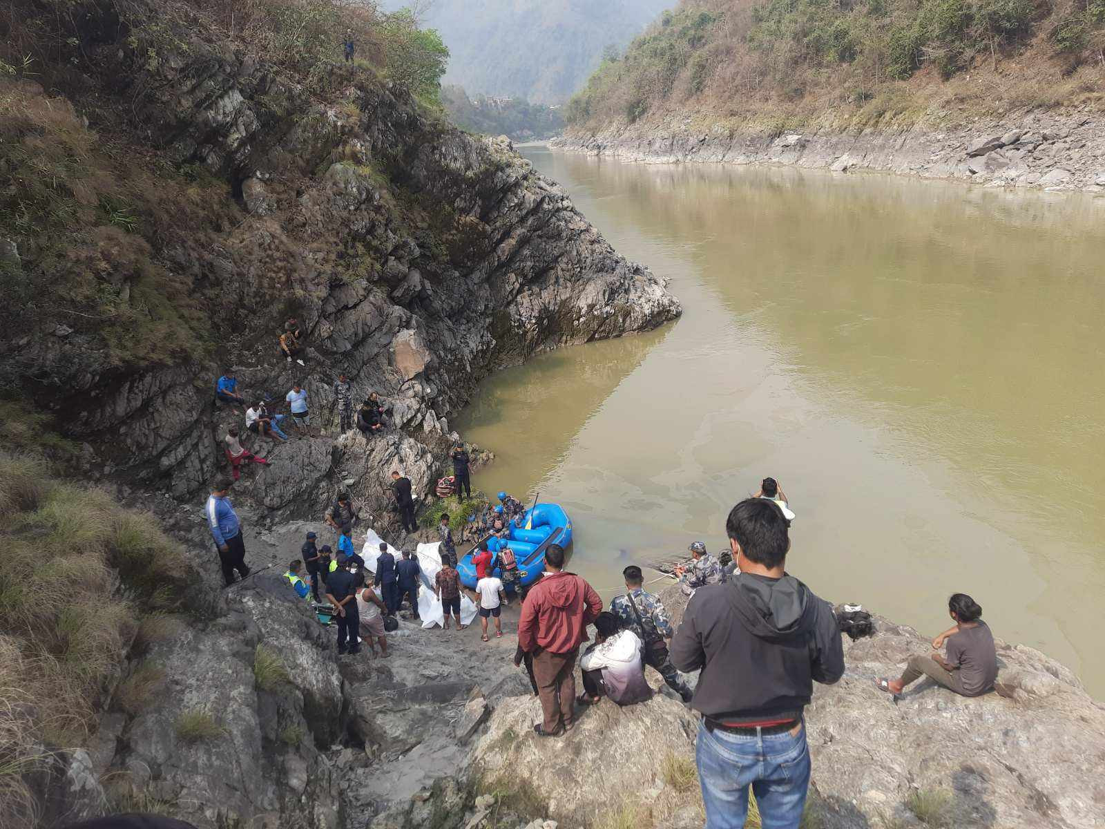 ट्याक्सी दुर्घटनापछि त्रिशूलीमा बेपत्ता युवकको शव फेला